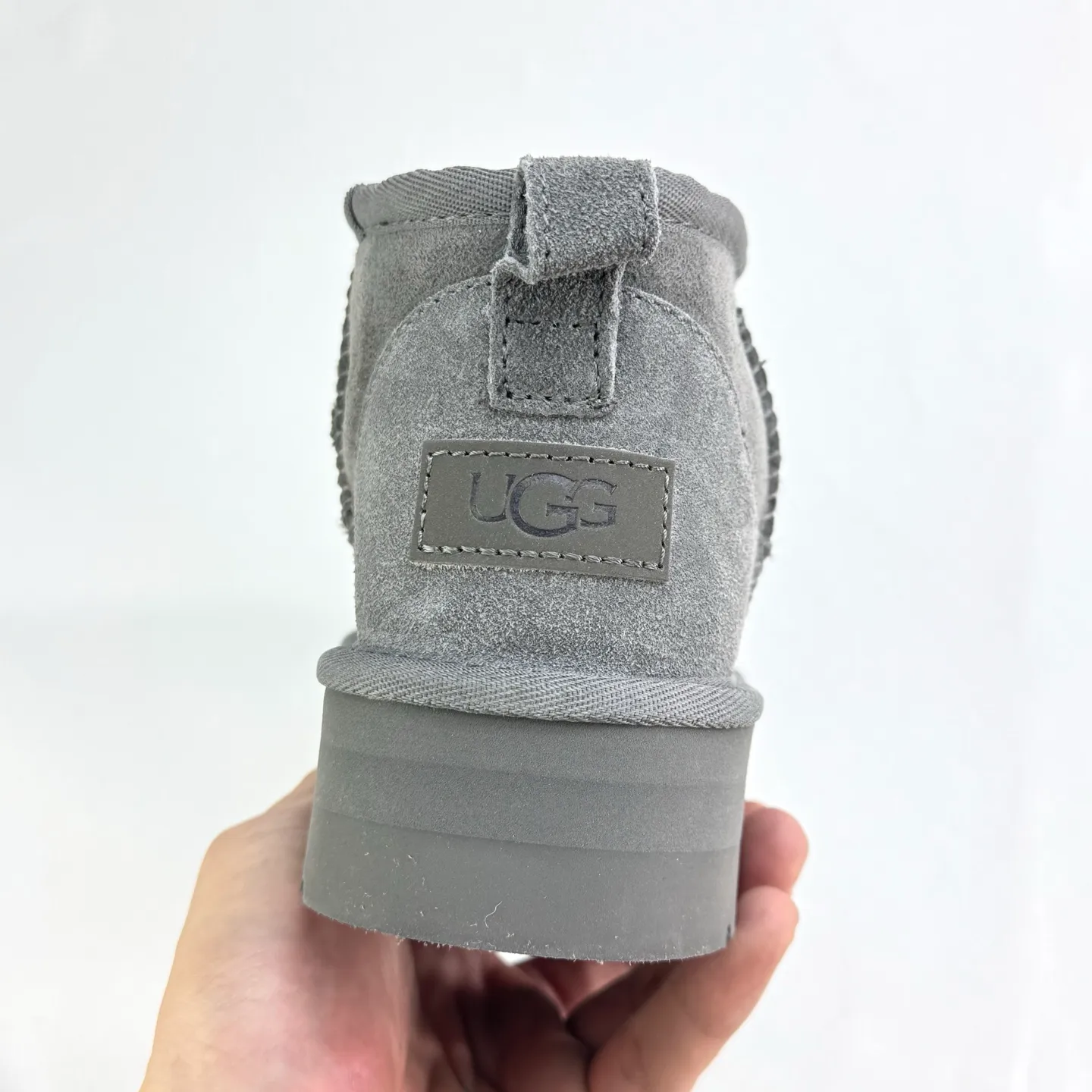 Self-pickup 💰440 Zhou Dongyu mini three-centimeter series snow boots/maroon gray black antelope brown carefully selected Longfeng sheep fur, fine texture, skin-friendly and breathable. The shoe collar is designed with simple tailoring. Easy to put on and take off. Fashionable personality. Comfortable Treadlite by ugg light wing EVA outsole. Comfortable cushioning. Size: 35 36 37 38 39 40